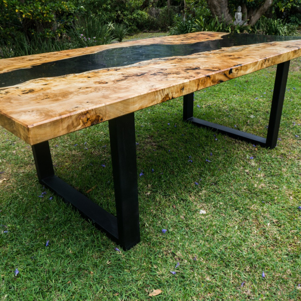 Mappa and Black Resin Dining Table